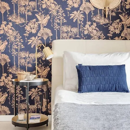 Golden Navy Design In Porta Venezia *